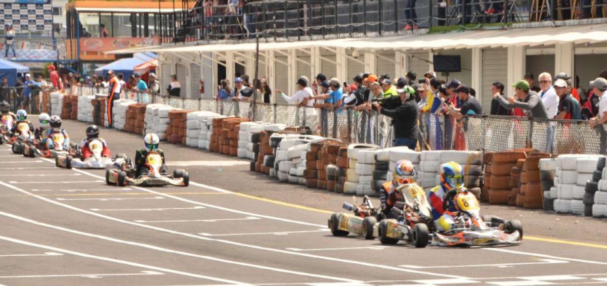  Despu&eacute;s de cuatro intensas horas de carrera y 273 vueltas, el coche ganador fue el N&ordm; 805 del equipo Rivera-Calero Motorsport (RCM)