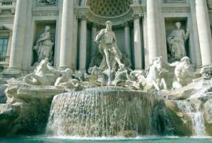 Cáritas Roma recoge cerca de un millón y medio de euros al año de la emblemática fuente.