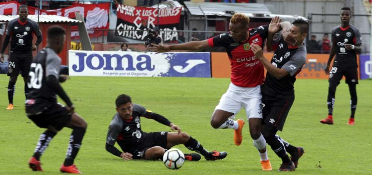 El encuentro entre Deportivo Cuenca y Aucas se desarroll&oacute; en el estadio Alejandro Serrano Aguilar.