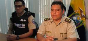 El mayor William Herrera (d) explic&oacute; c&oacute;mo ocurri&oacute; la persecuci&oacute;n durante la cual fueron agredidos los gendarmes.