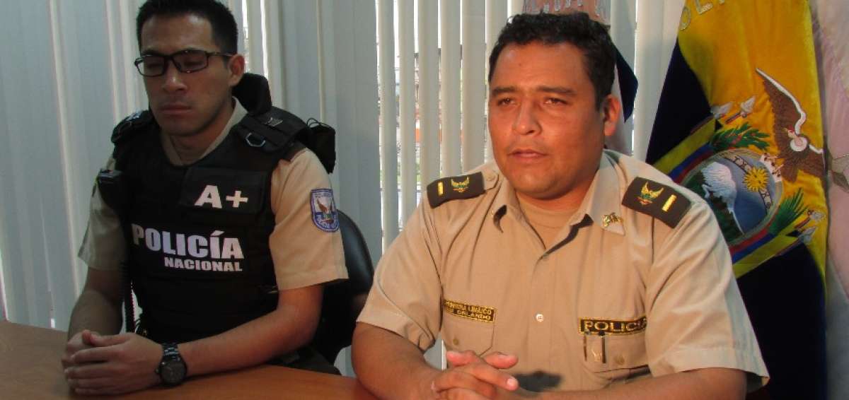 El mayor William Herrera (d) explic&oacute; c&oacute;mo ocurri&oacute; la persecuci&oacute;n durante la cual fueron agredidos los gendarmes.