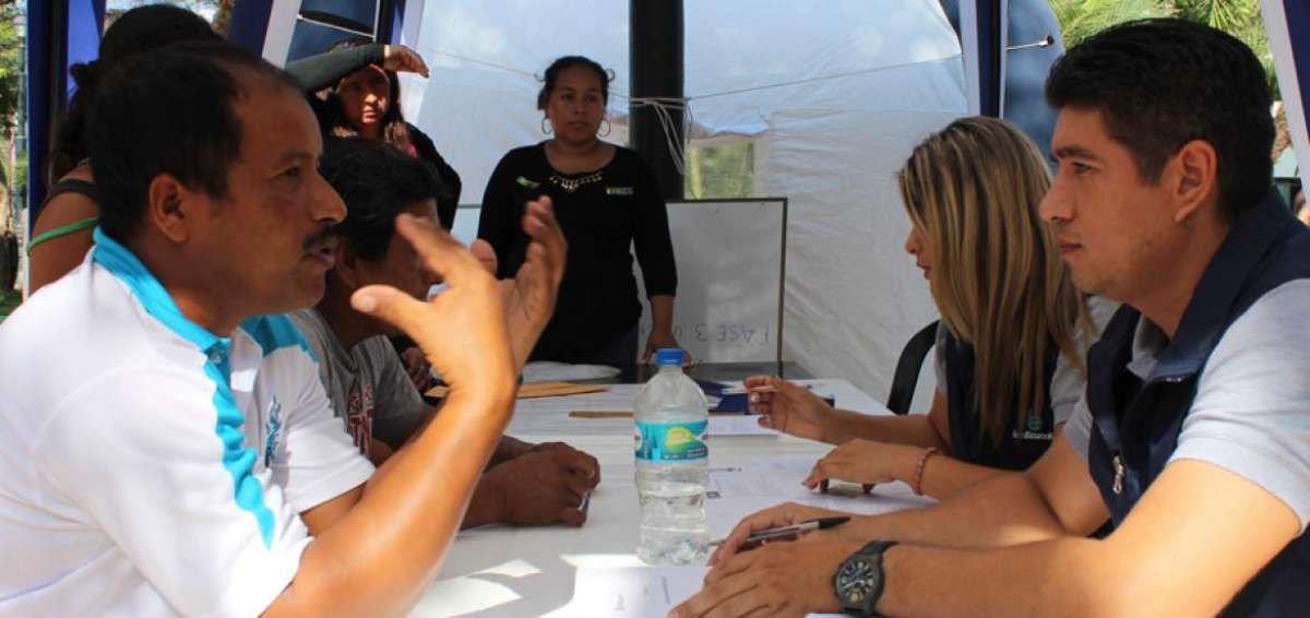 Los oficiales de BanEcuador apoyan a los productores y comerciantes con asesor&iacute;a especializada.