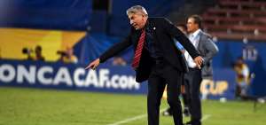 Octavio Zambrano asumi&oacute; a mitad de a&ntilde;o la direcci&oacute;n t&eacute;cnica del Deportivo Independiente Medell&iacute;n, tras dirigir la selecci&oacute;n de f&uacute;tbol de Canad&aacute;. Los hinchas del DIM cuestionaron al principio su falta de t&iacute;tulos.