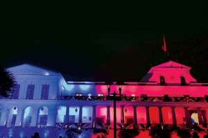 El Palacio de Gobierno se ti&ntilde;&oacute; de rojo y azul durante la tradicional ceremonia, que se realiza cada a&ntilde;o en honor al Presidente de la Rep&uacute;blica. Foto: Fotos John Guevara / El Tel&eacute;grafo.