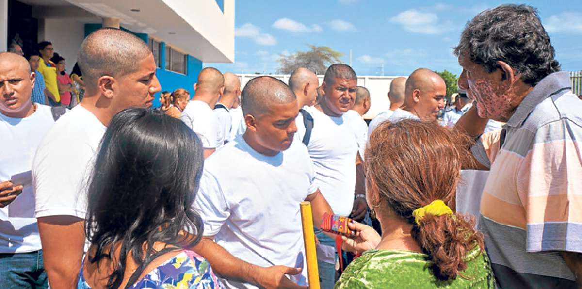Los 50 aspirantes a agentes escogidos durante varios procesos viajaron el domingo a Guayaquil a prepararse. Foto: Vivian Zambrano / El Tel&eacute;grafo
