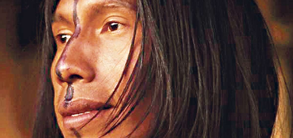 Este personaje ind&iacute;gena viaj&oacute; durante siete semanas de Ecuador hasta Brasil para llevar informaci&oacute;n al resto de los pueblos que viven en la Amazon&iacute;a.