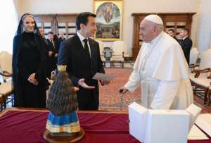 El presidente Noboa irá al Vaticano para los funerales del papa Francisco.