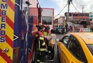 Bomberos atienden emergencia vial en la av. Pedro Vicente Maldonado