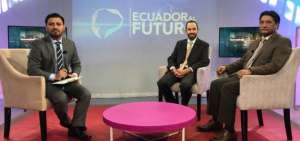 Jos&eacute; Hidalgo, director general de Cordes (c) y Pablo Narv&aacute;ez, gerente general de Banred (d), durante la entrevista en &ldquo;Ecuador al Futuro&rdquo;.