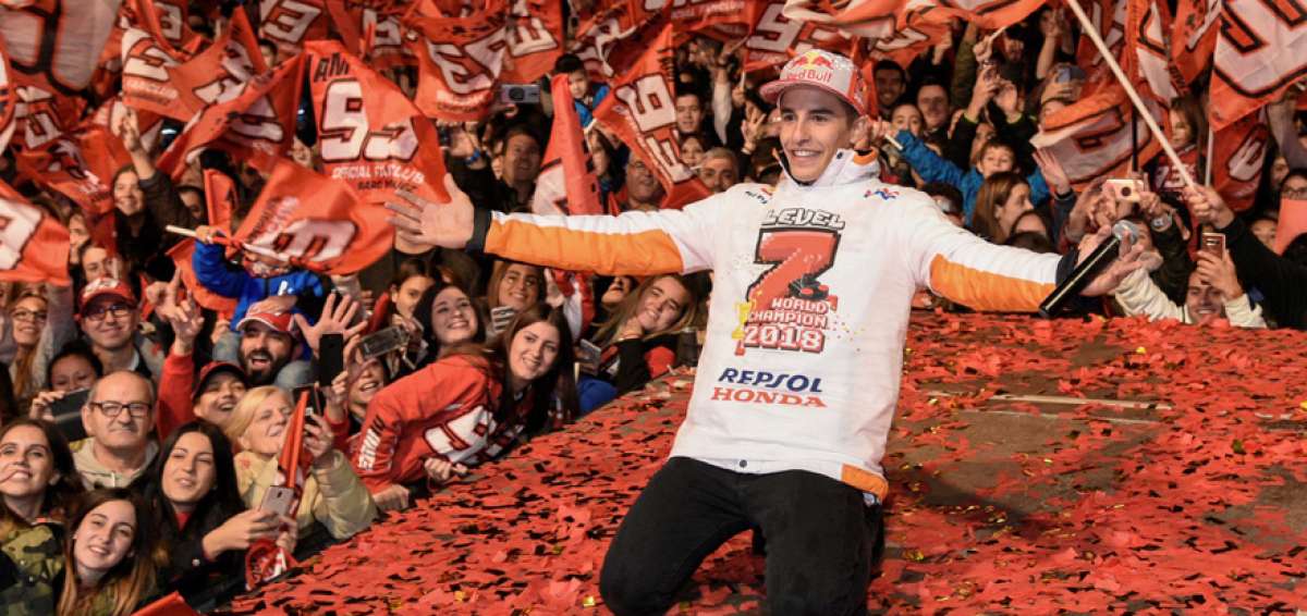 Marc M&aacute;rquez celebr&oacute; el s&aacute;bado pasado su quinto t&iacute;tulo mundial de Moto GP en las calles de su localidad natal Cervera (Espa&ntilde;a).