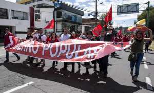 Mery Zamora, expresidenta de la UNE; encabez&oacute; la marcha de Unidad Popular. Foto: Marco salgado