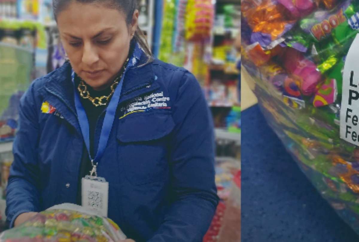 Arcsa decomisó más de 9.600 caramelos caducados en un mercado de Quito.