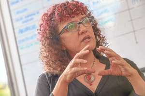 Nombre: Mariana Andrade. Profesi&oacute;n: Gestor cultural. Nacionalidad: Ecuatoriana. Edad: 51  a&ntilde;os. Cargo: Secretaria de Cultura del MDMQ. Experiencia: Fue Directora del cine OchoyMedio. Foto: Santiago Aguirre│El Tel&eacute;grafo.