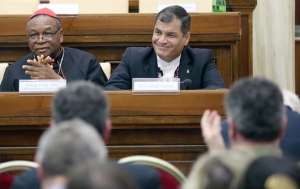El presidente Rafael Correa lleg&oacute; ayer al pa&iacute;s, procedente del Vaticano, donde mantuvo una reuni&oacute;n con el Papa. Foto: Cortes&iacute;a / Presidencia de la Rep&uacute;blica