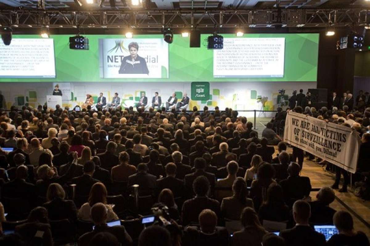 La mandataria suscribi&oacute; el respectivo decreto presidencial que sanciona la ley poco antes de pronunciar el discurso de apertura de la llamada "NETMundial". Foto: EFE
