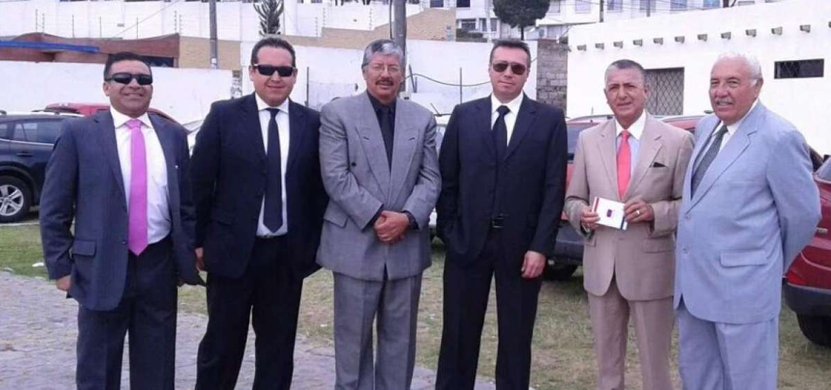 Freddy Mayorga (tercero desde la derecha) fue el &uacute;nico candidato inscrito a la presidencia &lsquo;chulla&rsquo;. Estuvo en Carcel&eacute;n junto a varios de sus colaboradores.