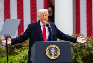 Donald Trump señaló que incluso se podrían reducir los aranceles de países que pagarán una tarifa del 10%. 