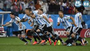 Sergio Romero ataj&oacute; el primer y tercer cobro de los holandeses. Foto: AFP