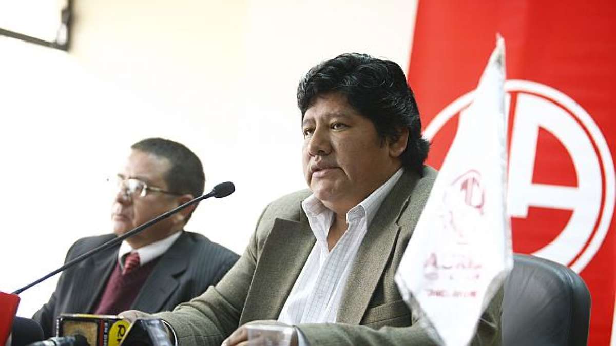 Edwin Oviedo (d.) es el actual presidente de Juan Aurich y asegur&oacute; que su primer objetivo es cambiar de entrenador. Foto: Tomada de http://depor.pe/