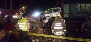2 fallecidos y 3 heridos en accidente de tr&aacute;nsito en la v&iacute;a a Samborond&oacute;n