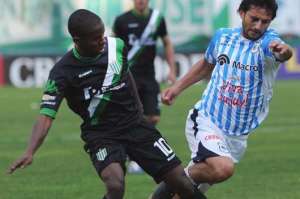 Cazares le da la victoria a Banfield con gol desde fuera del &aacute;rea (VIDEO)