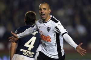 Diego Tardelli fue el autor del &uacute;nico gol del encuentro disputado en Argentina. Foto: AFP