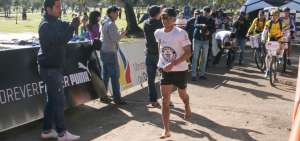 El atleta Edwin Ibarra parti&oacute; ayer desde el parque La Carolina, en Quito, y se dirigi&oacute; hacia el sur para empezar el trayecto por 7 provincias del pa&iacute;s. Mario Egas / El Tel&eacute;grafo