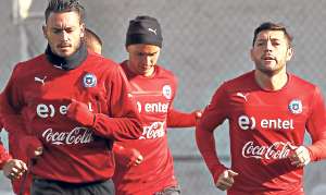 La selecci&oacute;n chilena volvi&oacute; ayer a los entrenamientos en el complejo Juan Pinto Dur&aacute;n. Foto: AFP