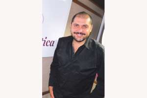 El cantante y compositor Reyli Barba grab&oacute; su nuevo material que contiene 12 temas in&eacute;ditos. El ex miembro de la Elefante asegur&oacute; que en 2014  realizar&aacute; una gira por M&eacute;xico y Estados Unidos. 