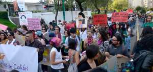 Cientos de f&eacute;minas exigieron que respeten sus derechos. Muchas llegaron por convocatorias en las redes sociales.