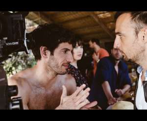 Alejandro Amen&aacute;bar triunfa en las redes con el corto de Dakota Johnson (VIDEO)