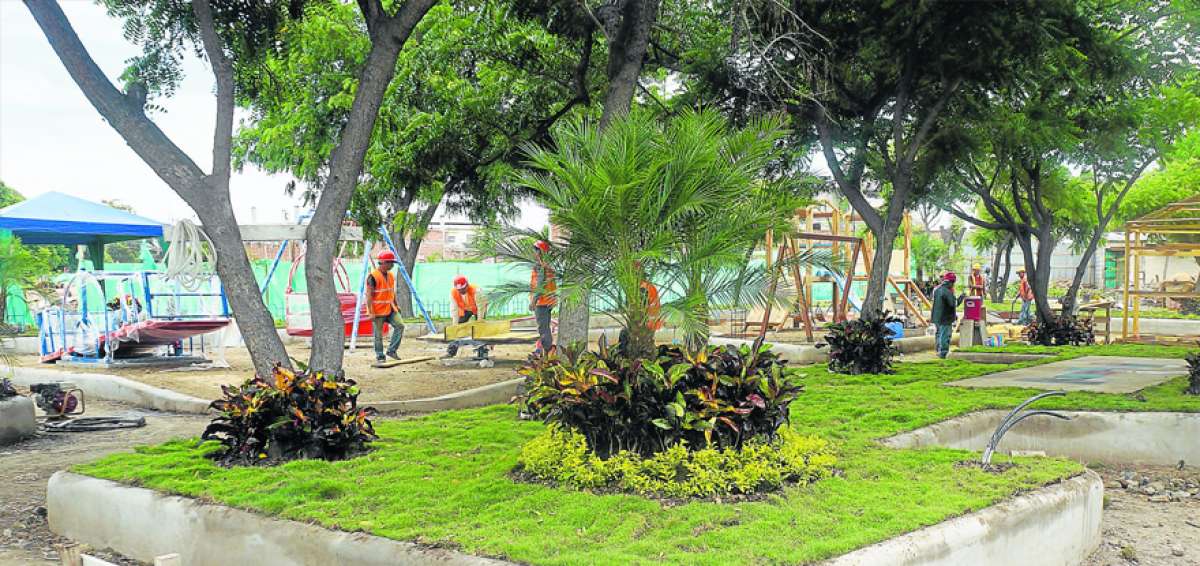 En la ciudadela Las Acacias de Manta se construye un parque con una inversi&oacute;n de $ 200.000.   