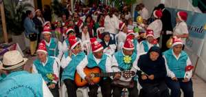 &rarr;El coro &ldquo;Dulces voces&rdquo;, del hogar de ancianos Santa Catalina Lavour&eacute;, se llev&oacute; el segundo lugar en el I Concurso de Villancicos y un premio de $ 500.
