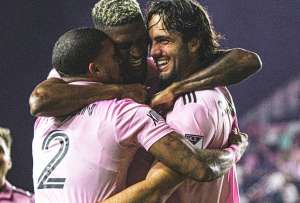 Leonardo Campana (der.) festeja el primer gol del Inter Miami sobre el Orlando City. 