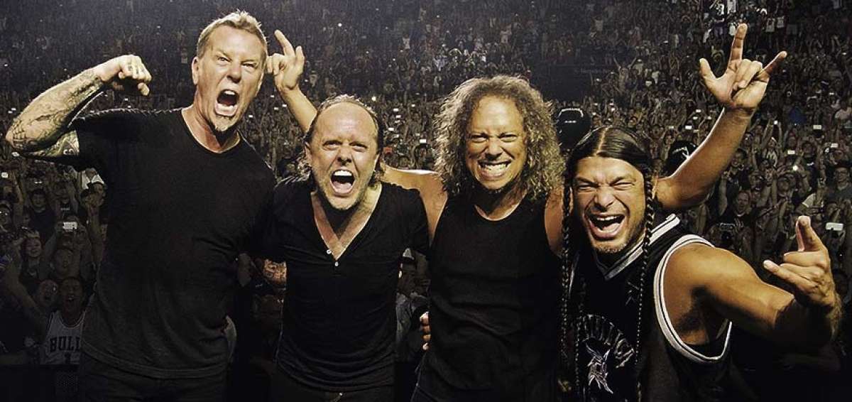 A Lady Gaga no le bast&oacute; ser el foco de atenci&oacute;n el pasado fin de semana con su presentaci&oacute;n en el medio tiempo del Super Bowl; ahora tambi&eacute;n dar&aacute; de qu&eacute; hablar con una de las colaboraciones m&aacute;s extra&ntilde;as que ha tenido en su carrera: con Metallica. Esto no deber&iacute;a ser nada extra&ntilde;o para los fan&aacute;ticos de ambos bandos, ya que ella se ha declarado una gran seguidora del heavy metal y en noviembre pasado fue vista entre el p&uacute;blico que asisti&oacute; a diferentes conciertos que la agrupaci&oacute;n dio en varias ciudades estadounidenses. El grupo, que acaba de lanzar su tema &lsquo;Moth Into Flame&rsquo;, confirm&oacute; que se presentar&aacute; en los premios en los que cantar&aacute; sus mejores temas, adem&aacute;s de que est&aacute; nominado. Metallica compite en estos premios en mejor canci&oacute;n de rock con el tema &lsquo;Hardwired&rsquo;. El &aacute;lbum en el que viene este tema no calific&oacute; para la ceremonia, porque la n&oacute;mina se cerr&oacute; en octubre y el disco sali&oacute; en noviembre, el sencillo s&iacute; fue lanzando en agosto, en cuya ceremonia se vio a la int&eacute;rprete de &lsquo;Poker face&rsquo;. &ldquo;Fue todo un honor ser nominados. Estamos m&aacute;s que emocionados por haber sido invitados a actuar en la retransmisi&oacute;n de la edici&oacute;n 59 de los Grammy. Han pasado 3 a&ntilde;os desde que tuvimos la suerte de participar en el show de los premios cuando actuamos con el reputado pianista chino Lang Lang. Estamos planeando algo &uacute;nico y muy especial para esa noche&rdquo;, agreg&oacute; la banda a trav&eacute;s de un comunicado de prensa. Tan pronto se conoci&oacute; la noticia, el pasado martes, el hecho se convirti&oacute; en tendencia en las redes sociales y los memes no faltaron en esta ocasi&oacute;n. Tambi&eacute;n se registraron comentarios de rechazo, especialmente entre los seguidores de la banda.  Los organizadores no han revelado detalles del n&uacute;mero musical que Gaga y los metaleros har&aacute;n para el delite de sus fans. Lo que s&iacute; han confirmado es el regreso a escena de Katy Perry, 4 a&ntilde;os despu&eacute;s de su exitoso disco Prism. La int&eacute;rprete de &lsquo;Firework&rsquo; aprovechar&aacute; ese masivo escenario para adelantar parte de su nuevo disco.  A estas actuaciones se suman las de Adele, Bruno Mars, Alicia Keys y el d&uacute;o electr&oacute;nico Daft Punk, que regresar&aacute; a los escenarios junto a The Weeknd (con quien colaboraron en su &uacute;ltimo disco, Starboy), adem&aacute;s de la performance de Beyonc&eacute;, quien lidera la lista de nominaciones con 9 postulaciones y se convierte en la cantante con m&aacute;s nominaciones de la historia de estos premios musicales. Le sigue Rihanna, con 8, mientras que en el bando masculino Drake y Kanye West son los que tienen m&aacute;s opciones de alzarse con la estatuilla. La Academia de la Grabaci&oacute;n ha elegido a Beyonc&eacute; como su favorita con 9 nominaciones, quien est&aacute; en categor&iacute;as como &aacute;lbum del a&ntilde;o por Lemonade, grabaci&oacute;n y canci&oacute;n del a&ntilde;o con &lsquo;Formation&rsquo; y mejor actuaci&oacute;n en solitario.  Adele tambi&eacute;n fue elogiada por la Academia con 3 de las categor&iacute;as principales, grabaci&oacute;n, canci&oacute;n y &aacute;lbum del a&ntilde;o. Justin Bieber no se queda atr&aacute;s, el pol&eacute;mico canadiense est&aacute; nominado con Purpose por &aacute;lbum del a&ntilde;o, &lsquo;Love yourself&rsquo; para canci&oacute;n del a&ntilde;o y mejor actuaci&oacute;n en solitario. Drake tambi&eacute;n entra en la disputa por el disco del a&ntilde;o con Views, adem&aacute;s de estar nominado junto a Rihanna en la Grabaci&oacute;n del a&ntilde;o por &lsquo;Work&rsquo;. Hace d&iacute;as, varios medios estadounidenses afirmaron que los cantantes Drake, Justin Bieber y Kanye West est&aacute;n tratando de boicotear la gala. A pesar de estar nominado a 4 galardones, el int&eacute;rprete de &lsquo;Sorry&rsquo;, de 22 a&ntilde;os, no acudir&aacute; a la entrega y ya ha hecho planes para ese d&iacute;a. &ldquo;No piensa que los Grammy sean ni relevantes ni representativos, especialmente con los cantantes j&oacute;venes&rdquo;, dijo a TMZ. Drake, de 30 a&ntilde;os, con 8 nominaciones, ya ha confirmado que no estar&aacute; en Los &Aacute;ngeles ese d&iacute;a alegando motivos similares a Bieber. Y West, de 39, que tambi&eacute;n opta por 8 premios, &ldquo;tiene otros asuntos m&aacute;s importantes que atender que a los Grammy&rdquo;, seg&uacute;n dijo a la prensa de ese pa&iacute;s. Aleg&oacute; motivos raciales. (I) DATOS Los mexicanos Jesse & Joy, Illya Kuryaki & The Valderramas, Carla Morrison y Fonseca competir&aacute;n ahora en distintas categor&iacute;as de los premios Grammy. Jesse & Joy, d&uacute;o premiado con el Latin Grammy al mejor &aacute;lbum vocal pop contempor&aacute;neo por Un besito m&aacute;s, fue postulado el martes en la categor&iacute;a de mejor &aacute;lbum de pop latino por el mismo disco, junto con Gaby Moreno (Ilusi&oacute;n), Laura Pausini (Similares), Sanalejo (Seguir latiendo) y Diego Torres (Buena vida). Metallica