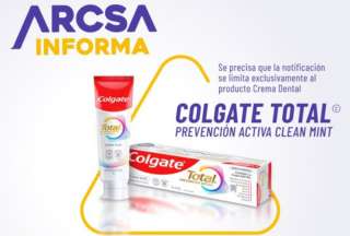 Arcsa informó sobre los posibles riesgos de usar la pasta dental: Colgate Total, prevención activa clean mint. 