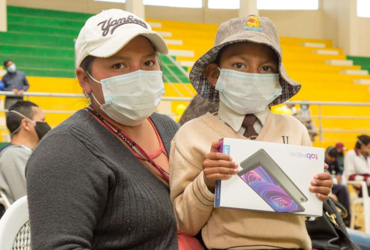 Reconocimientos acad&eacute;micos a docentes y estudiantes en Rumi&ntilde;ahui
