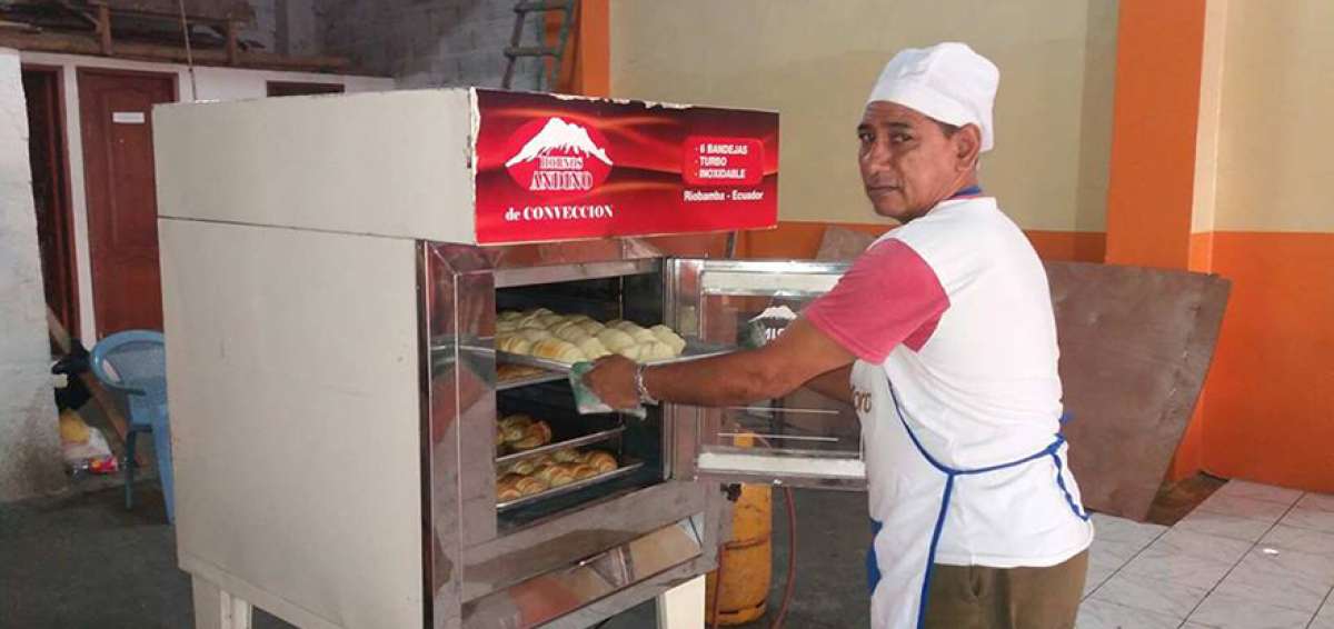 Desde los 10 a&ntilde;os Nicol&aacute;s Lara Heredia aprendi&oacute; este tradicional oficio. Hoy en d&iacute;a preside la Asociaci&oacute;n de panaderos del Guayas.
