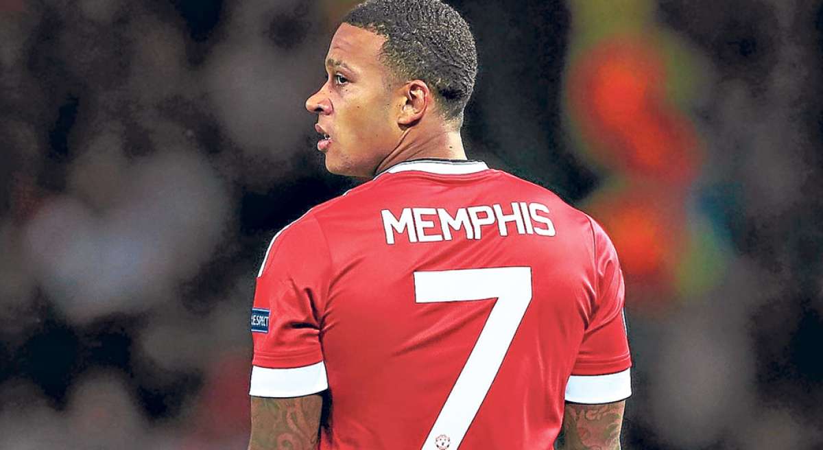 Memphis Depay, jugador del Manchester United, acept&oacute; llevar el n&uacute;mero 7 en su dorsal, a pesar de las supersticiones que existen. Foto: internet