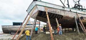 El reciente oleaje provoc&oacute; da&ntilde;os en las embarcaciones y en las estructuras del astillero que se encuentran en el puerto de Manta, en Manab&iacute;.