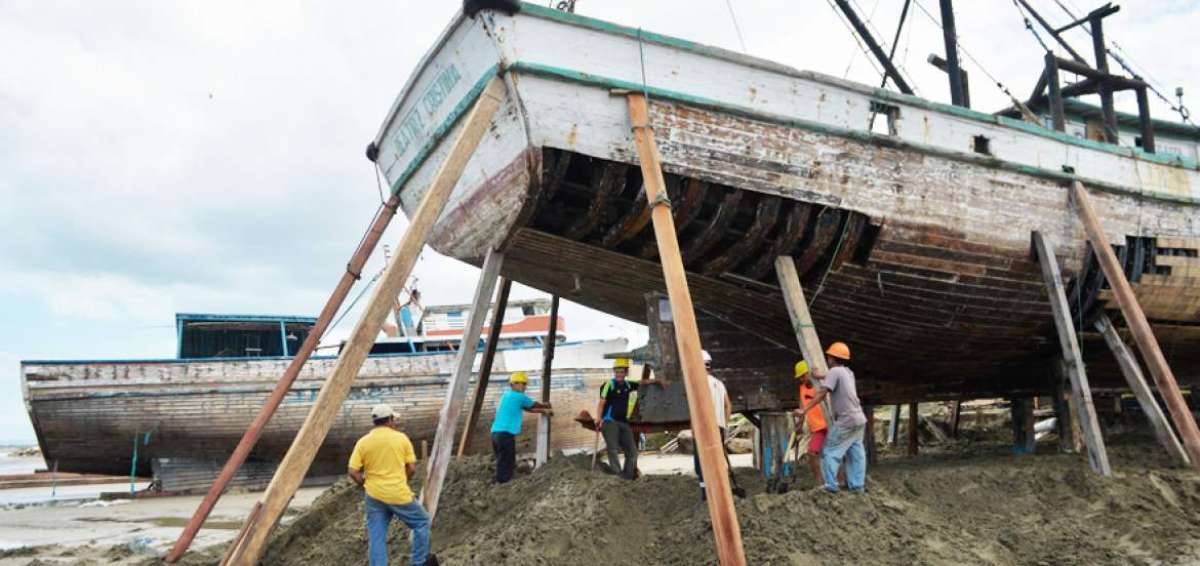 El reciente oleaje provoc&oacute; da&ntilde;os en las embarcaciones y en las estructuras del astillero que se encuentran en el puerto de Manta, en Manab&iacute;.