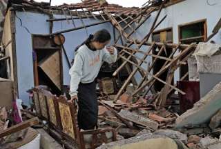 Un terremoto de 5,6 grados resultó devastador en la isla de Java.