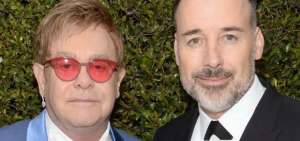 Elton John, de 69 años, y su esposo, David Furnish, de 53.