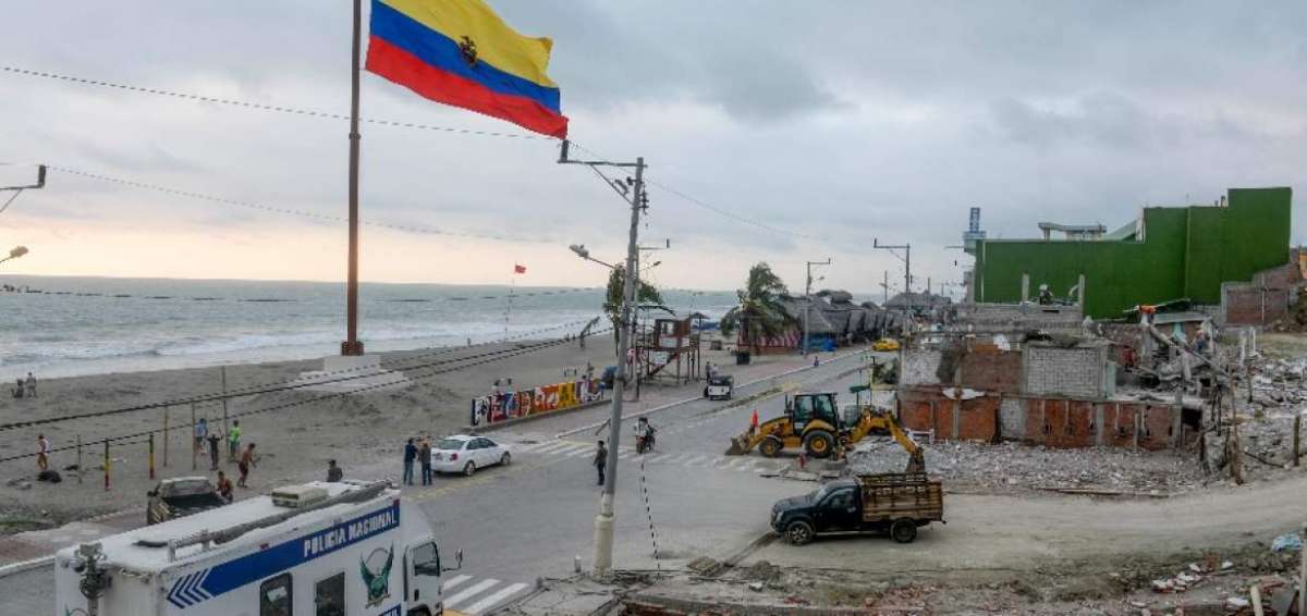 Correa ya calculaba en abril que los costos de reconstrucci&oacute;n se aproximaban a los $3 mil millones
