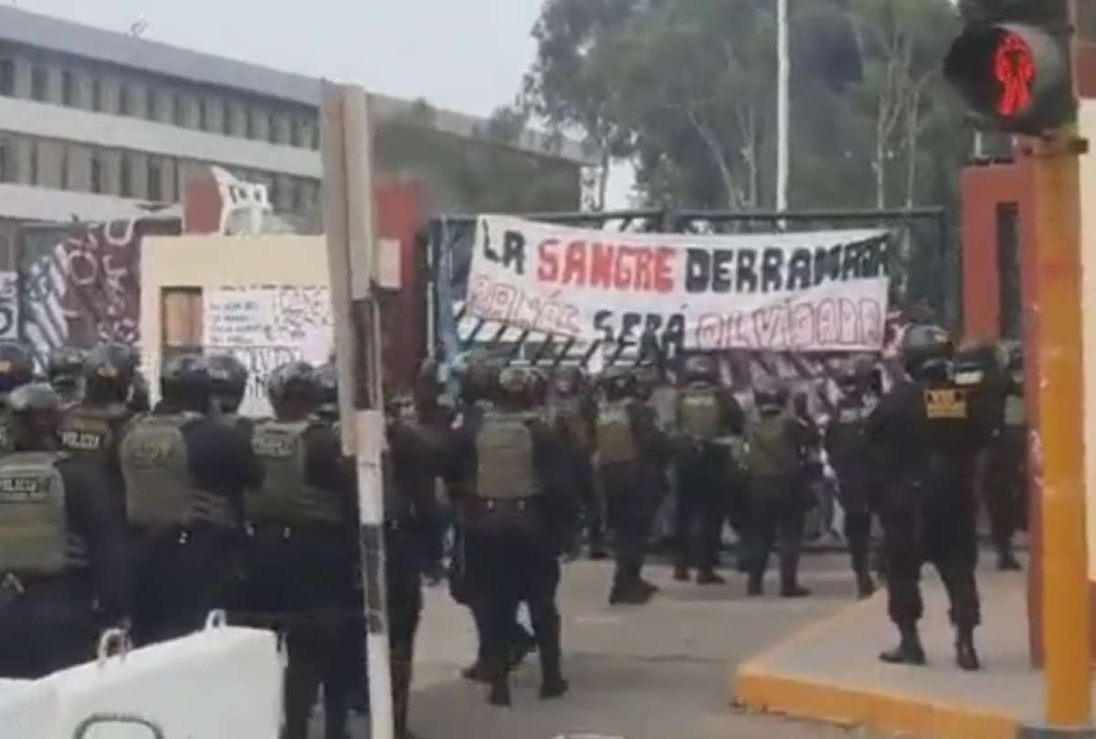 Piden liberar a cuatro periodistas detenidos en el asalto de la Policía peruana a la Universidad de San Marcos