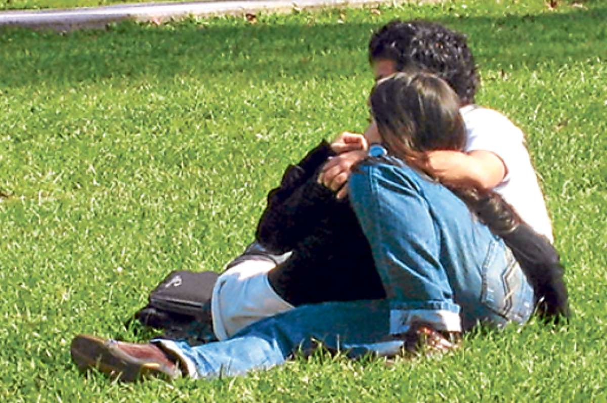 Seis de cada 10 mujeres entre 15 a 24 a&ntilde;os ya experiment&oacute; el primer encuentro sexual, los hombres de la misma edad tambi&eacute;n lo han hecho un 70,5%. Foto: Archivo / El Tel&eacute;grafo.