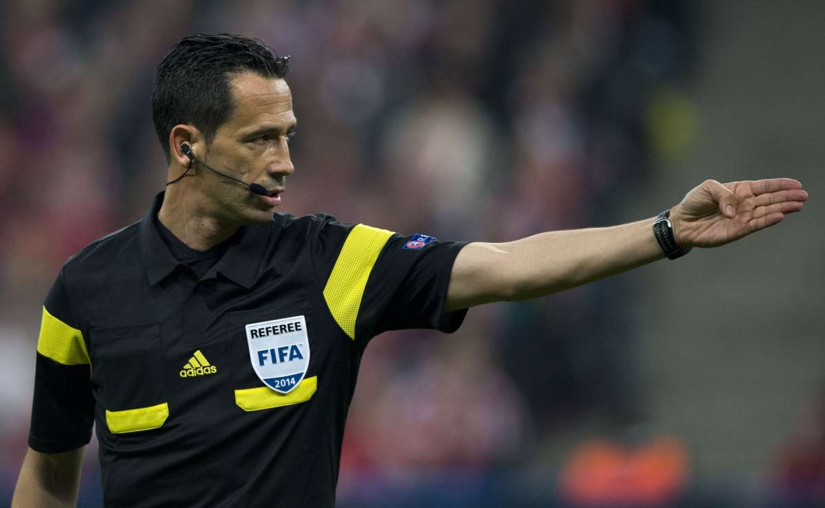 Pedro Proen&ccedil;a dirigi&oacute; el partido de octavos de final en Brasil 2014 entre Holanda y M&eacute;xico. Foto: AFP