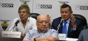 Carlos Villac&iacute;s (d), presidente de la FEF, durante la presentaci&oacute;n de GolTV en junio pasado. Francisco Casal (i), due&ntilde;o de la empresa, estuvo presente.