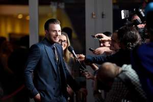 Chris Evans abrumado por su debut como director