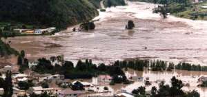 El r&iacute;o Cuenca muestra la fuerza en el momento del desfogue. En la gr&aacute;fica se observa c&oacute;mo sus aguas inundaron el cant&oacute;n Paute arrasando todo a su paso.